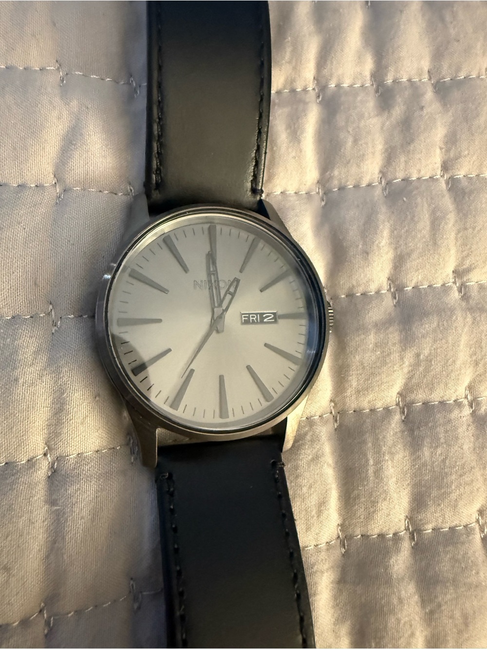 Nixon sentry Silver Case White Dial Black Leather Strap Men's Watch - Picture 2 of 6